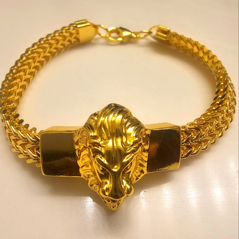 Lioness Gold Lion Head Chain Bracelet - Picture 3 of 16